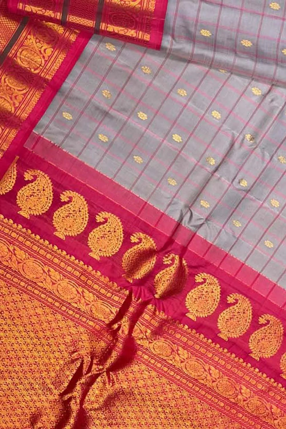 Exquisite Purple Silk Saree - Handloom Gadwal Collection