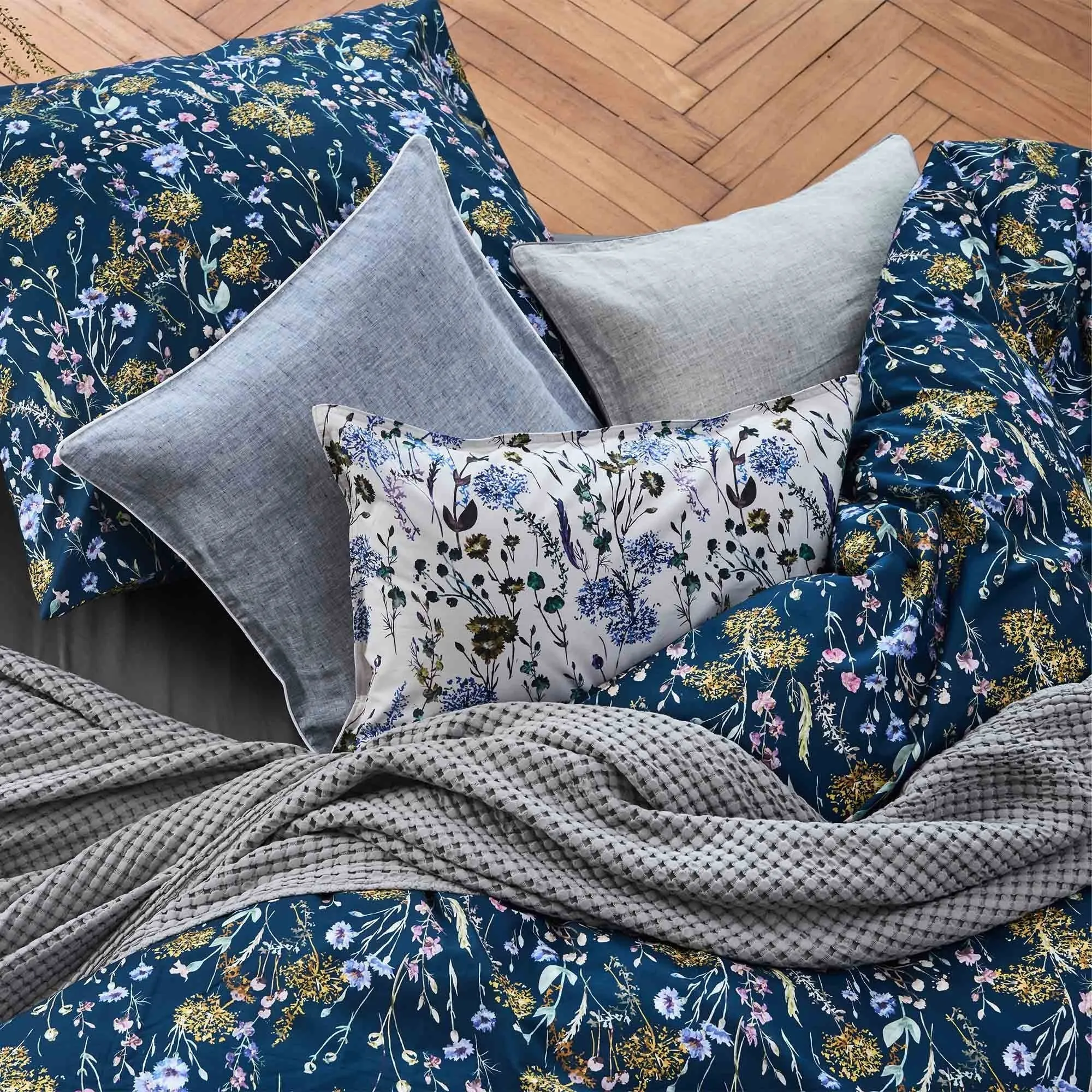 Laviano Pillowcase [Multicolour/Dark blue]